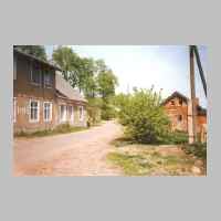 022-1172 Goldbach, 19.05.1997. Der Weg zur Goldbacher Schule. Links im Bild das Gasthaus Peterson, rechts die Kluse.jpg